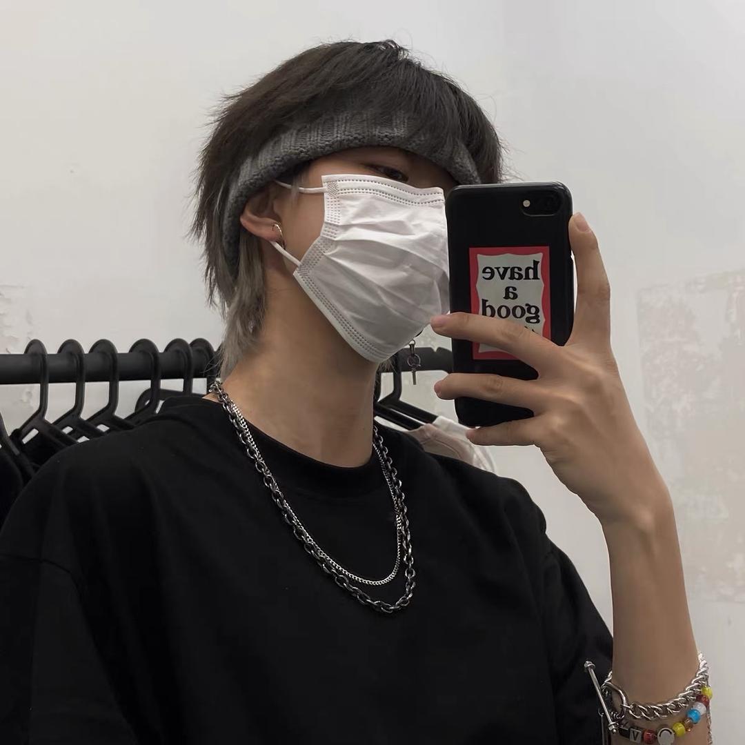 你头发乱了哦╲