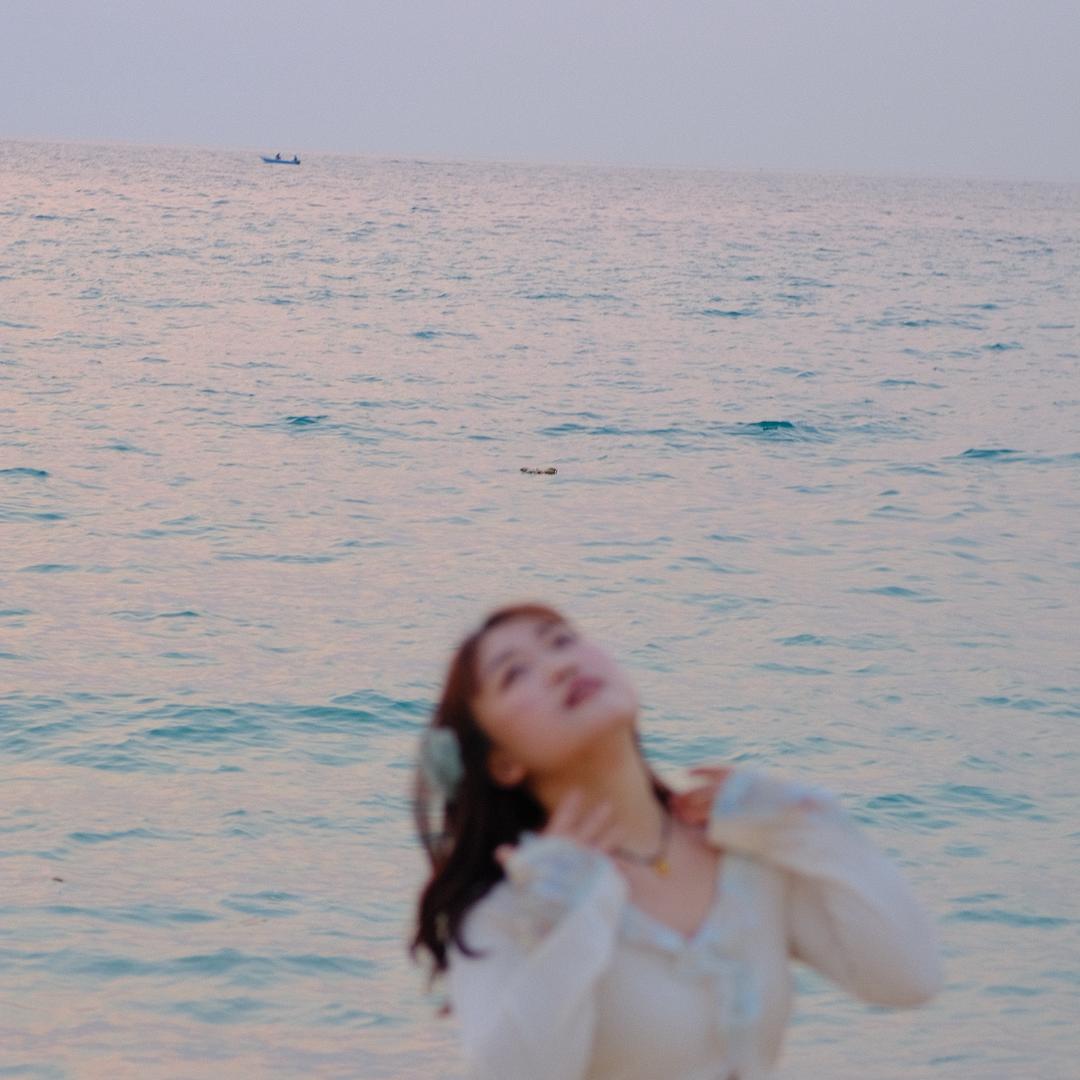 吕子.