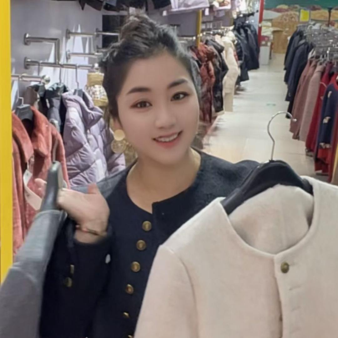 季伟芬每天晚上6:00直播。