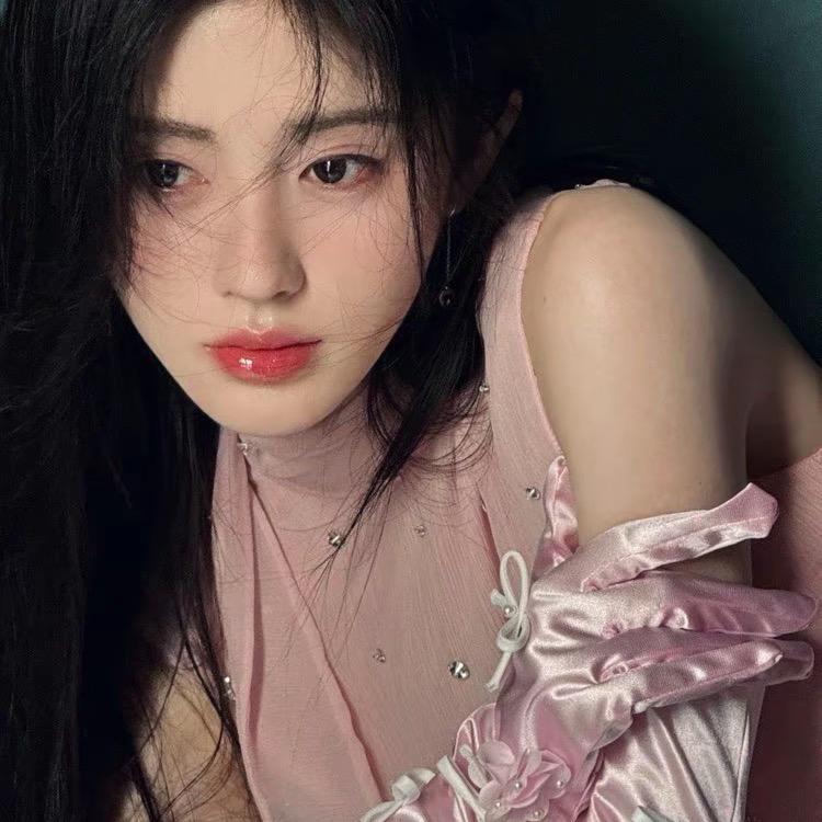 骑着飞天扫帚的魔法少女