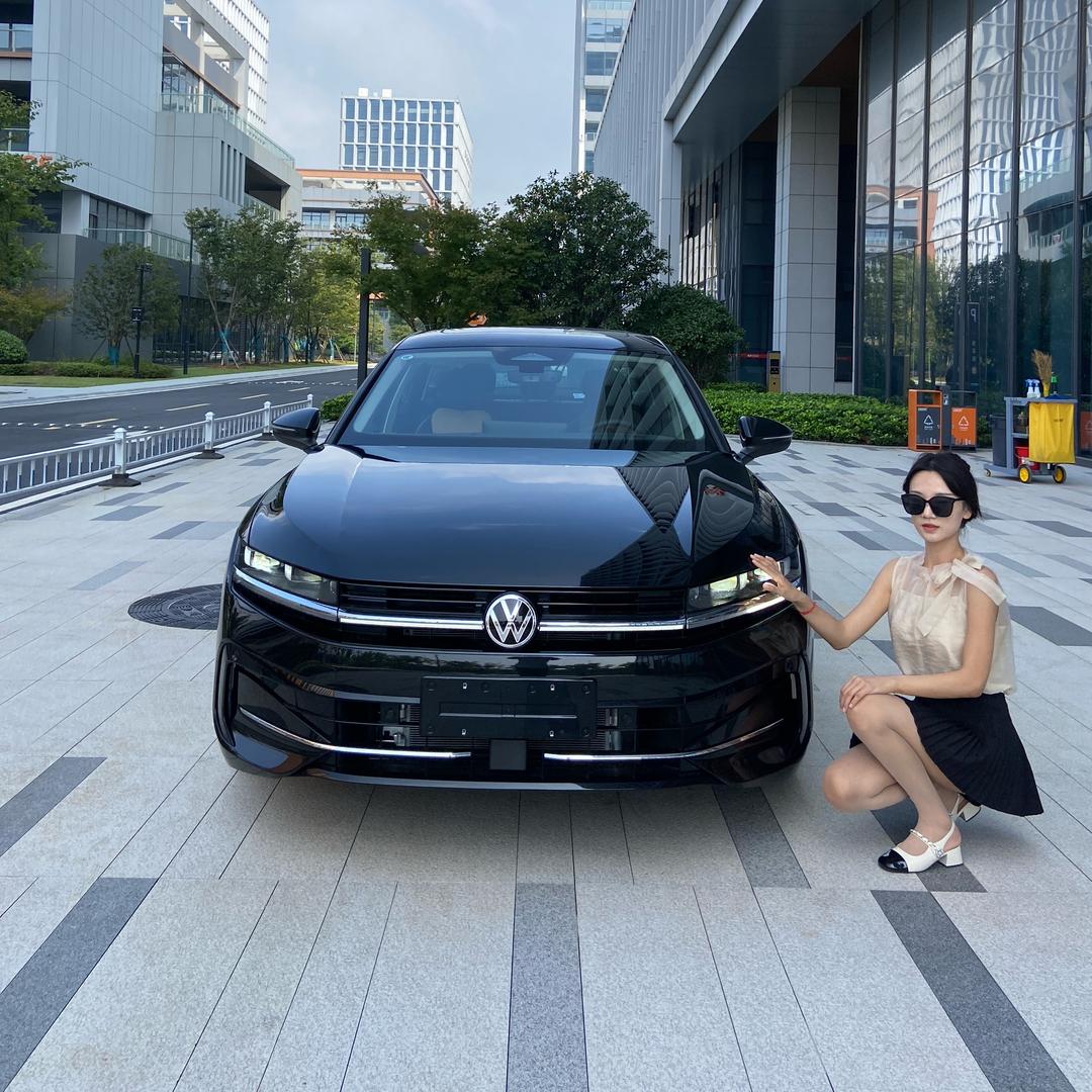 开迈腾的苏小姐