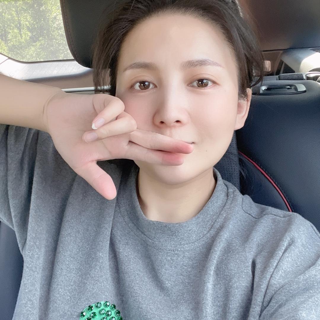 明眸善睐