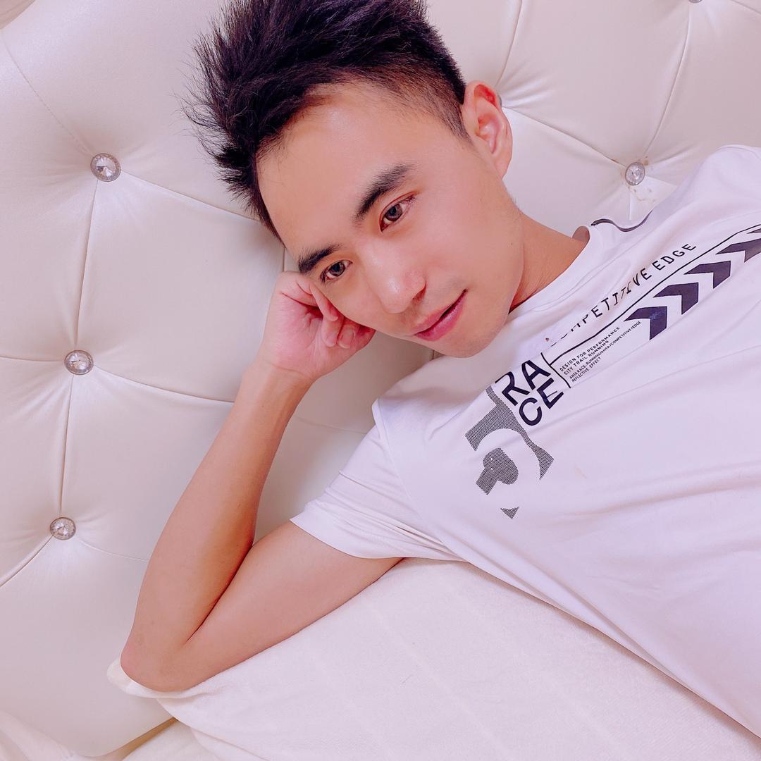 捡瓶子的小哥哥