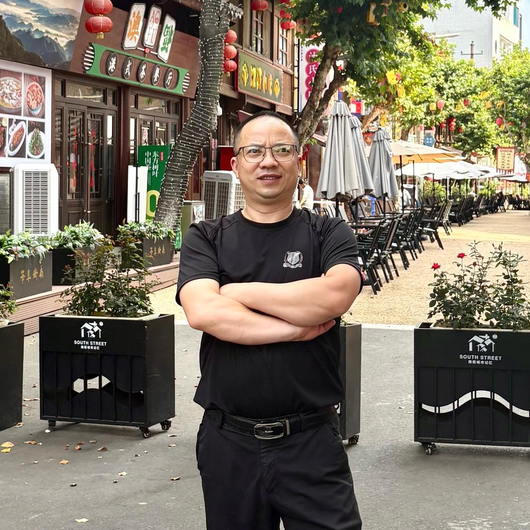 梁老板