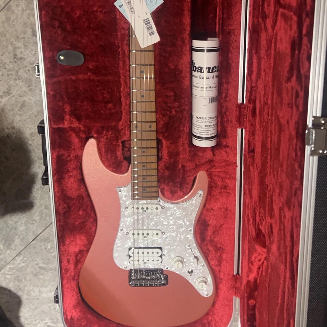 想弹和弦的笛子玩家