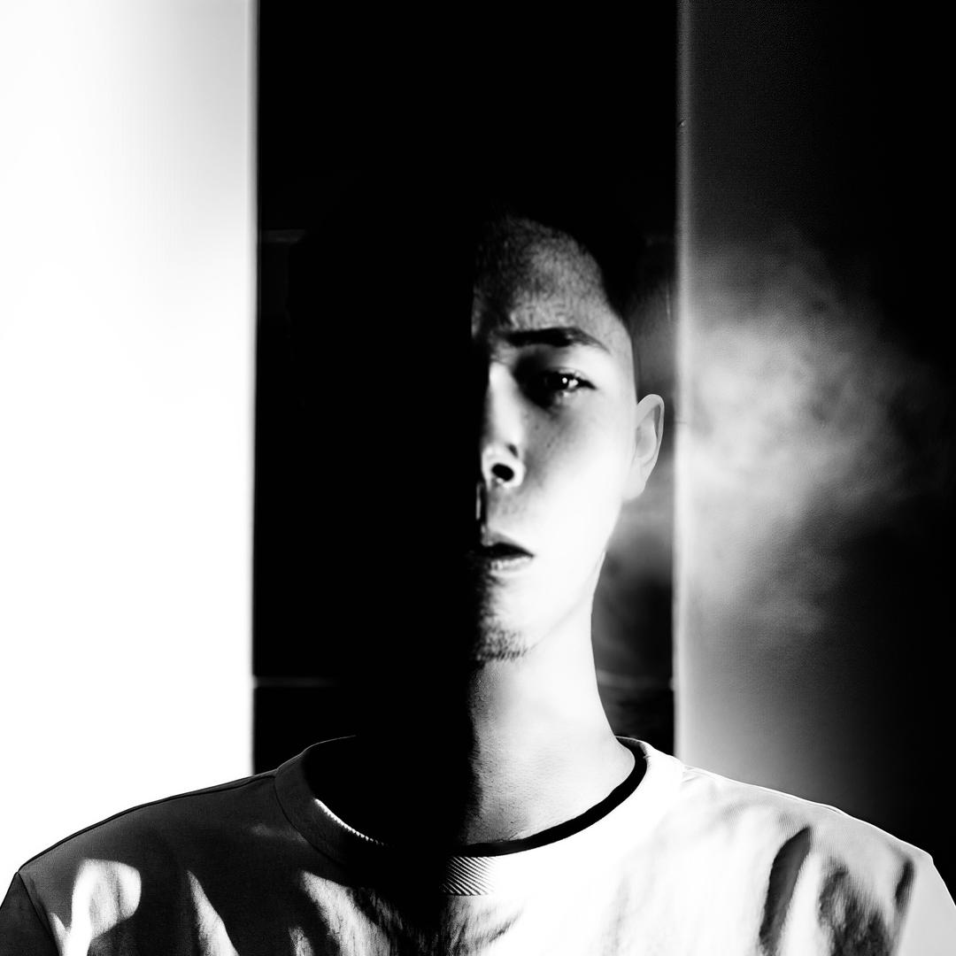 （Richard Chou）周骏达