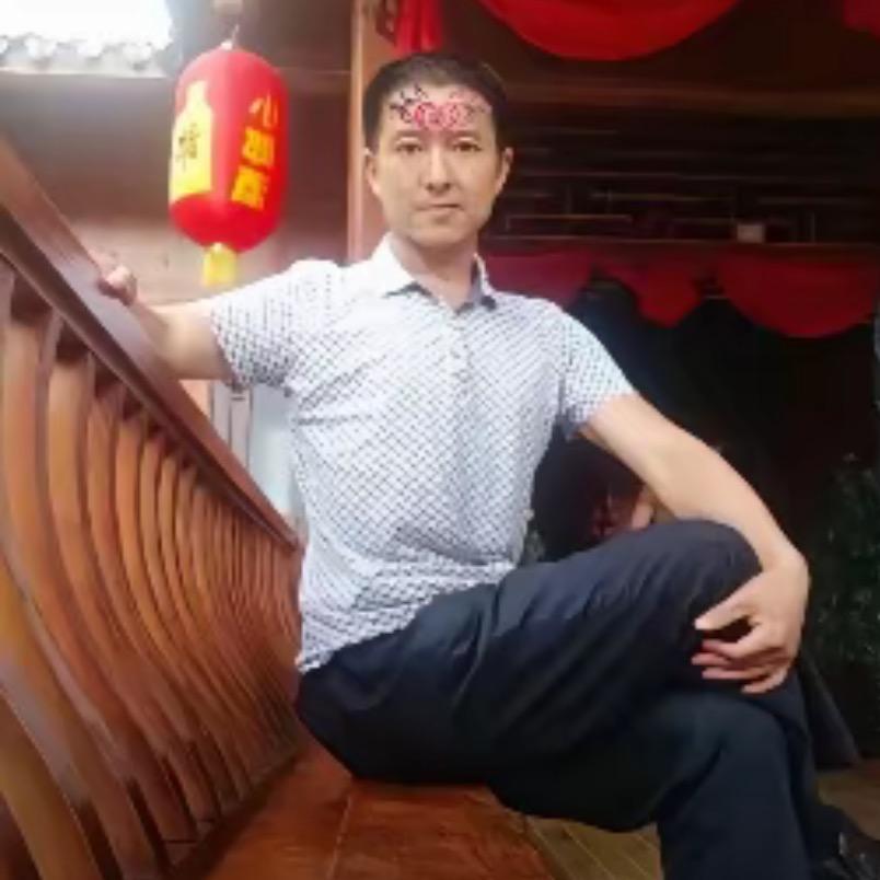 高冷的霸道总裁猛吸路边乞丐草莓味的咯吱窝