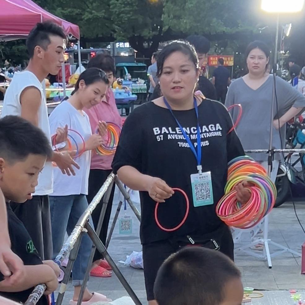 大侠语溪公园套圈摊主