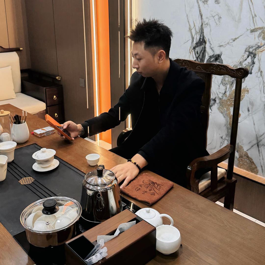 鸿鑫装饰董必成