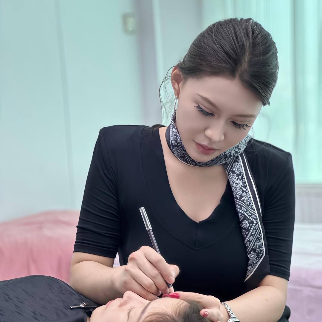 峰峰美甲野生眉瑶瑶
