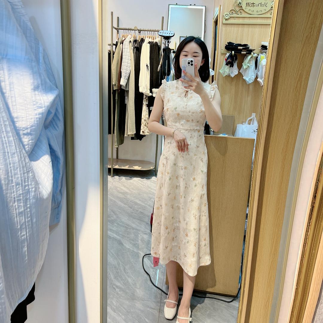 衣淑女装玉林店 香草