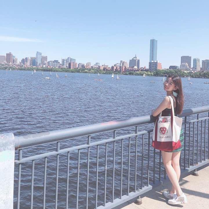 湖北小彩在美国