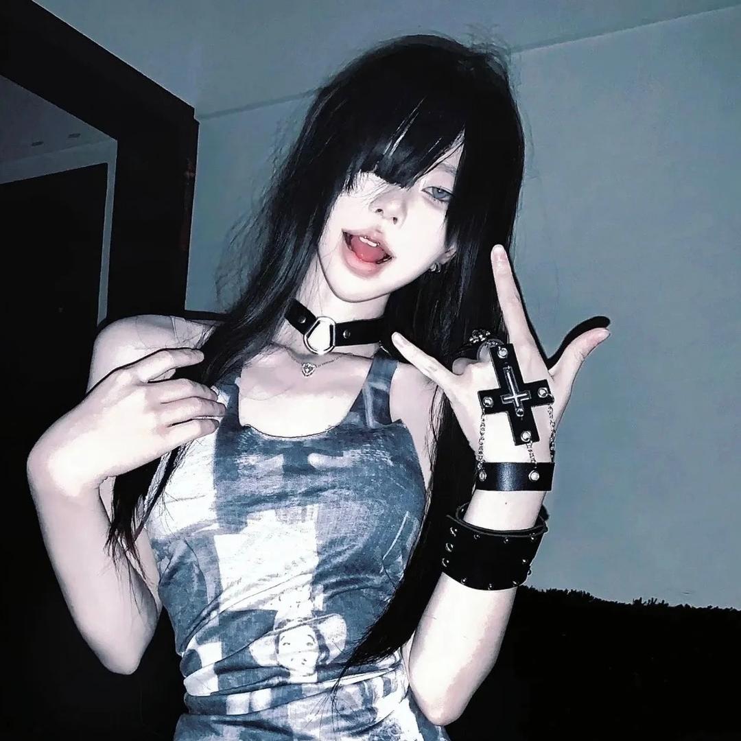 混过社会卖过萌