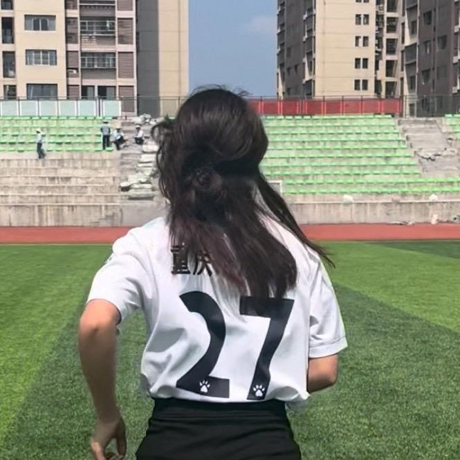 和哈斯班去踢球⚽️