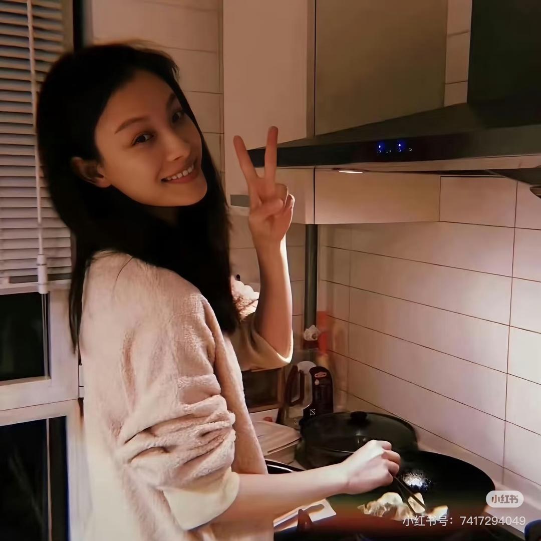 羊      •