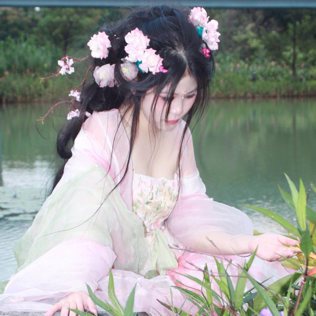 纳兰君卿
