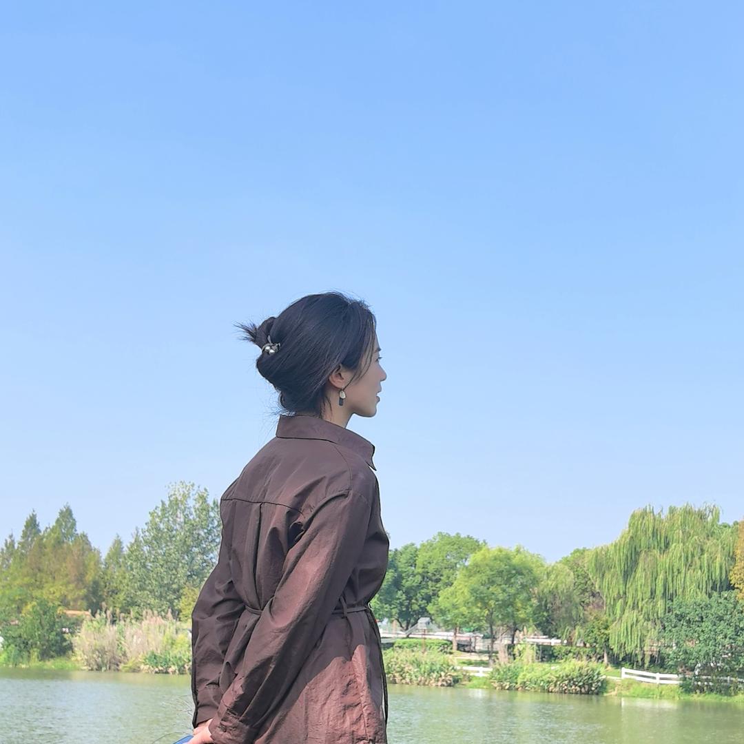 女的（德佑房产）