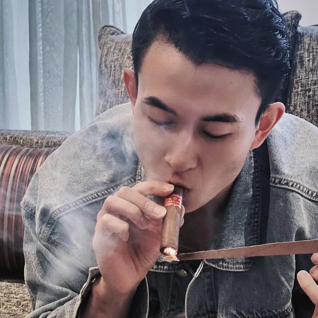 单琦.