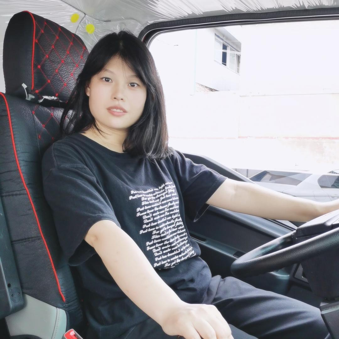 卖篷布机的高栏女司机