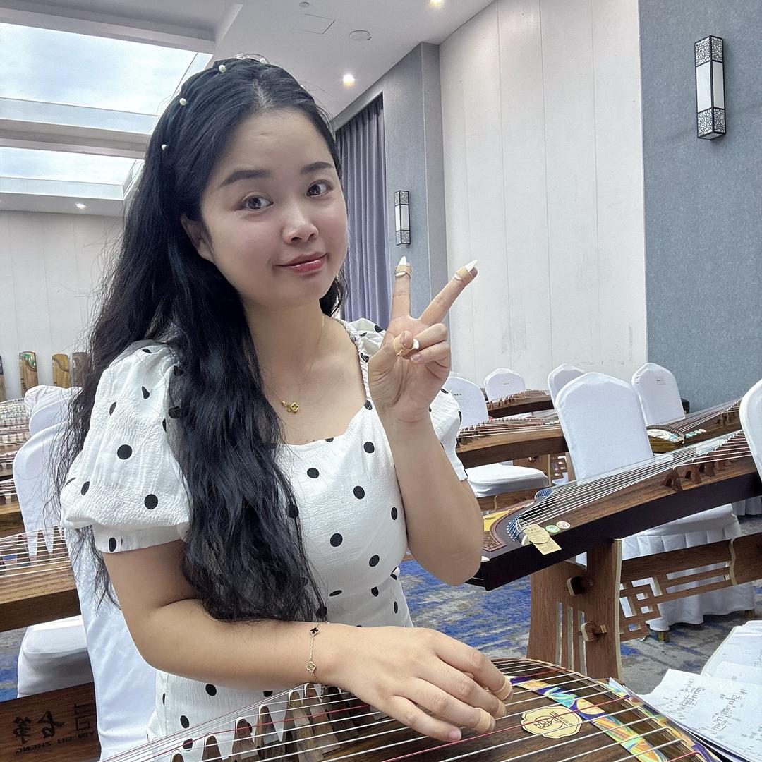 教古筝的宋老师