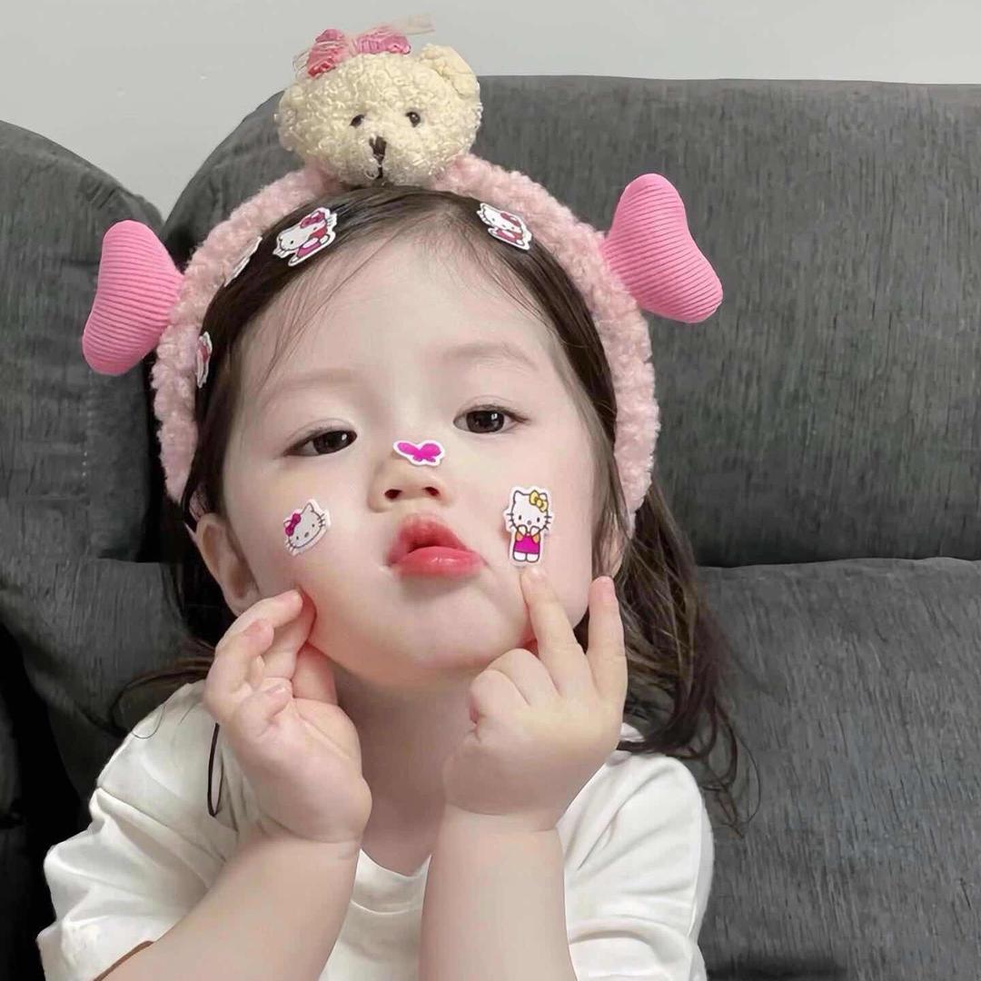 她在闹，他在笑