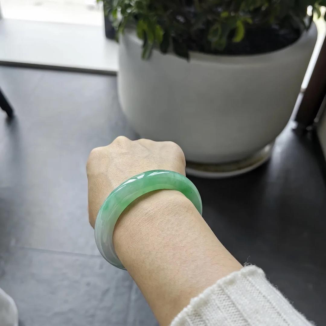 缅甸手镯琉光珠宝