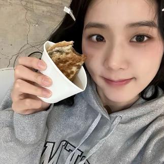 河岸下的小裙子