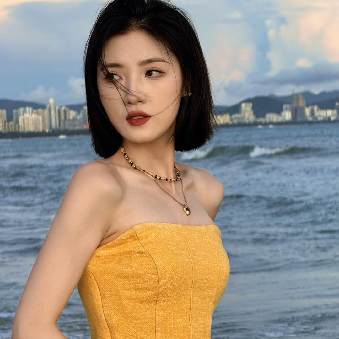 教化妆的木沐