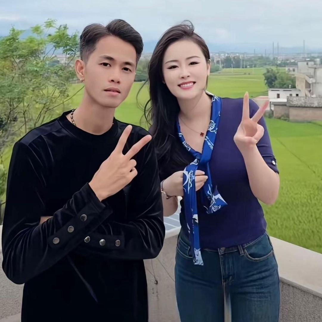 （啊烽）依一家助理