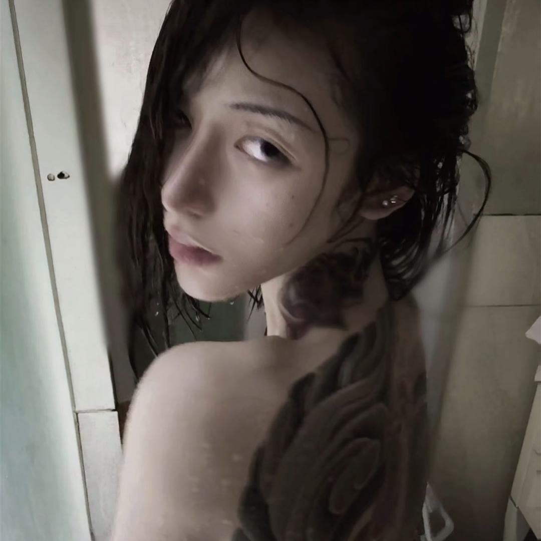 世怡萌^ω^～