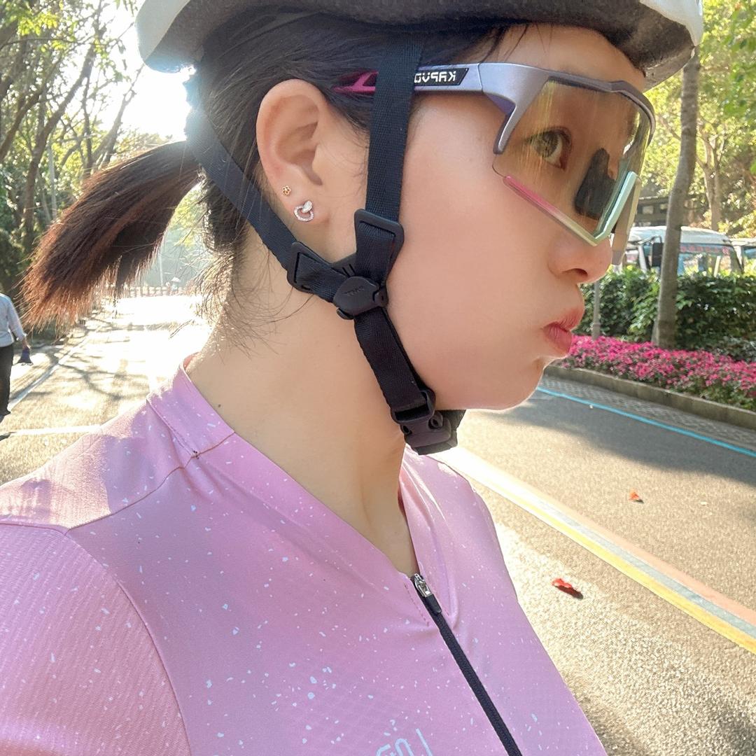 可爱小姐姐爱摄影