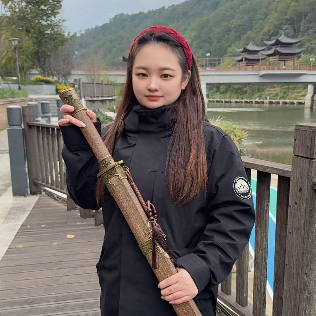 龙泉冯闵工艺品摆件