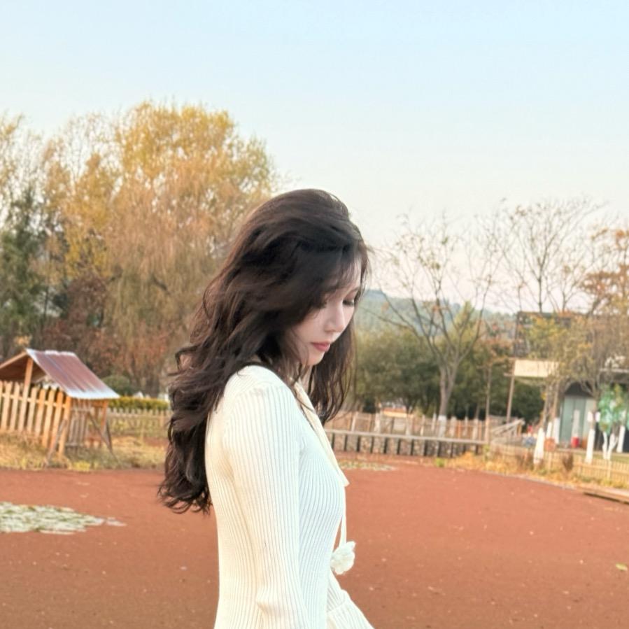 小张穿啥不重样呀✨