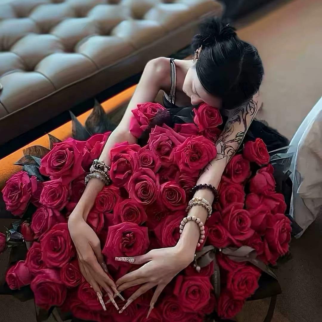 依婷