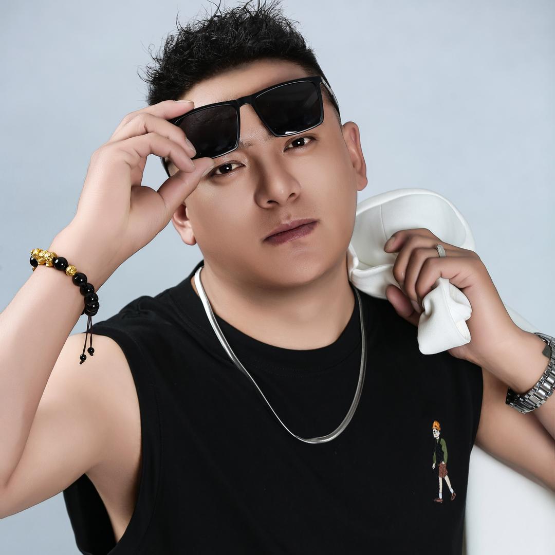 歌手强巴旺扎…新歌 酒歌《益西卓玛》