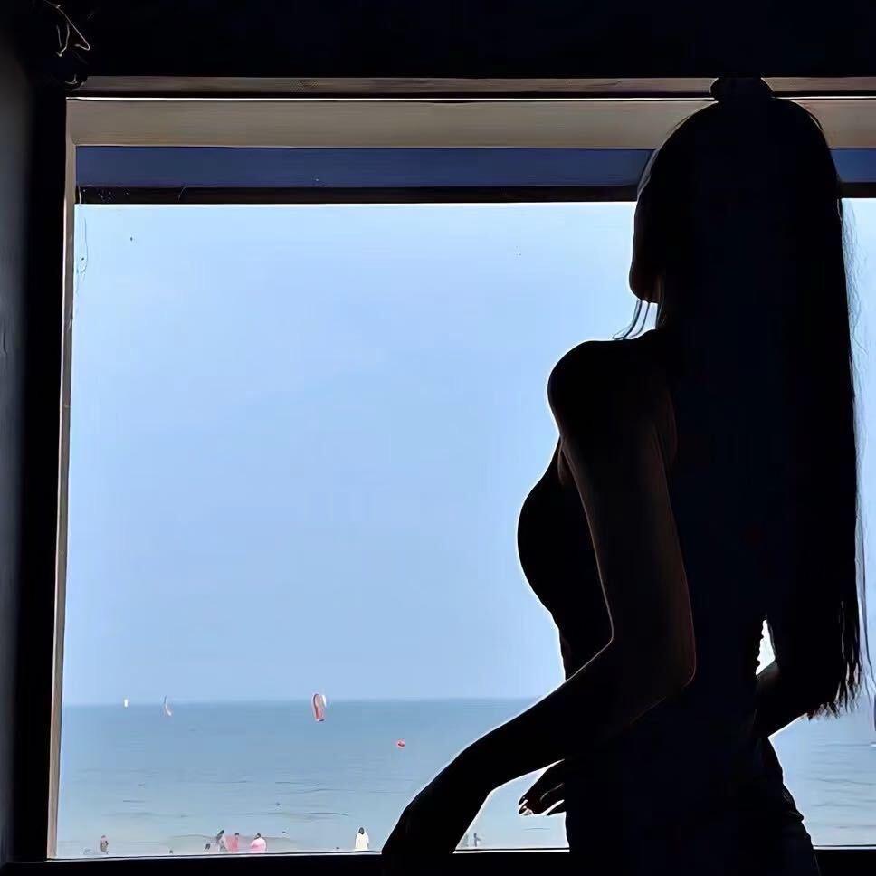 美女也会ᵉᵐᵒ