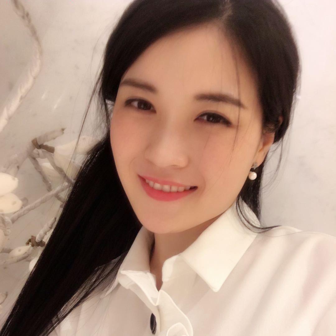小魔女🇨🇳🇮🇹Molly