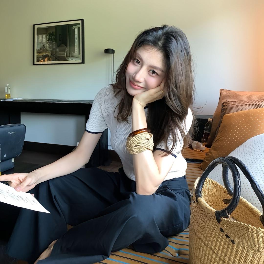 龍喜儿Alone Savor穿搭