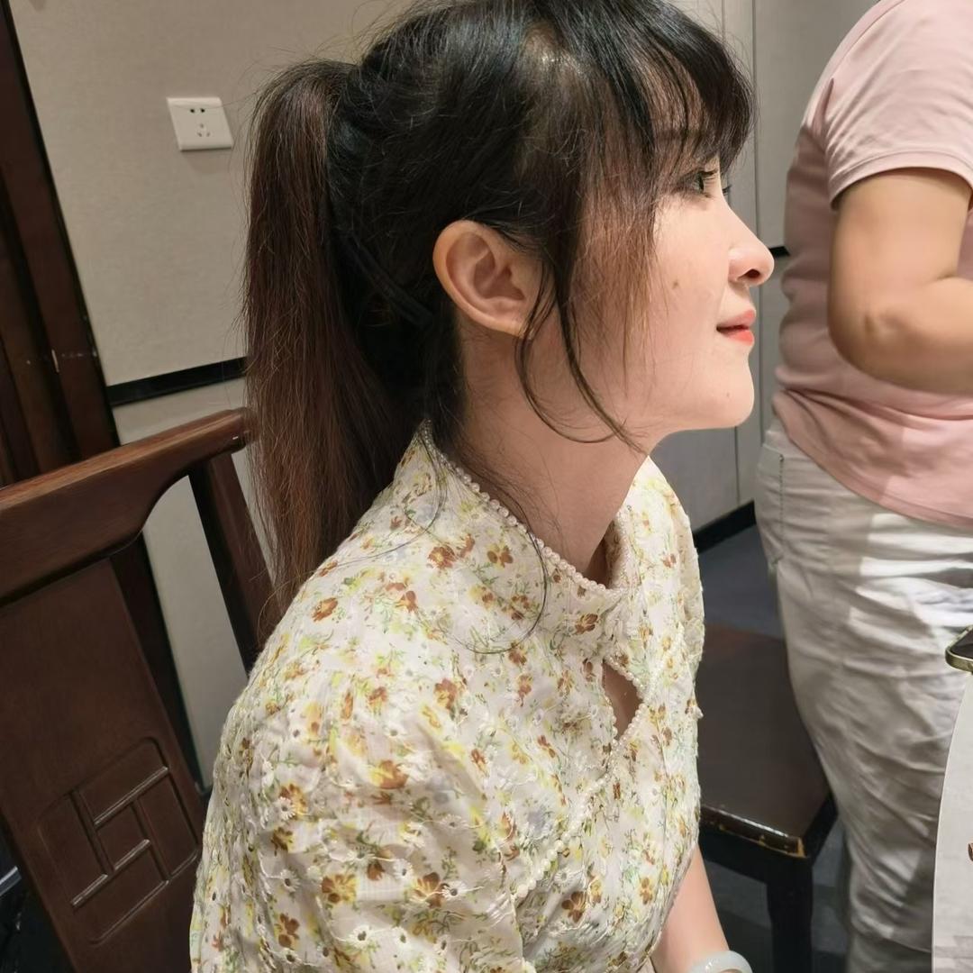 卖途锐的张小姨