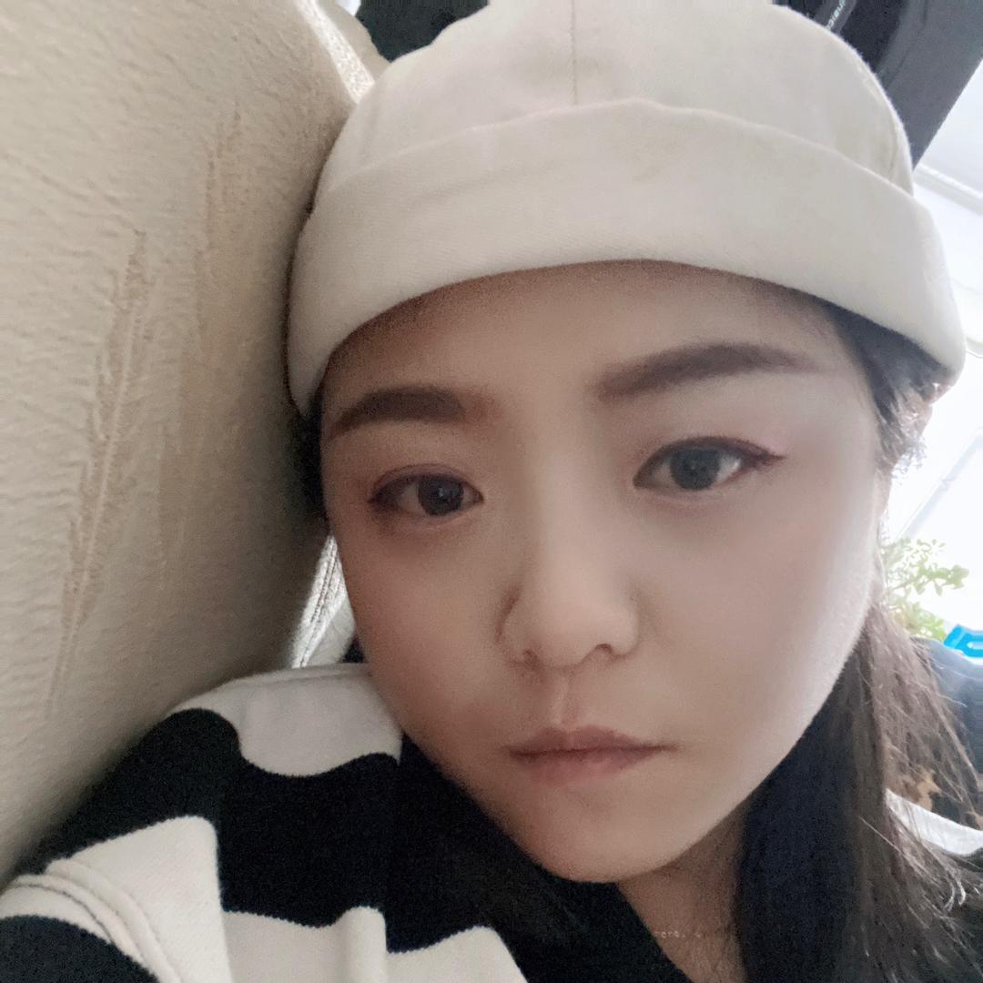 人是猴儿 .