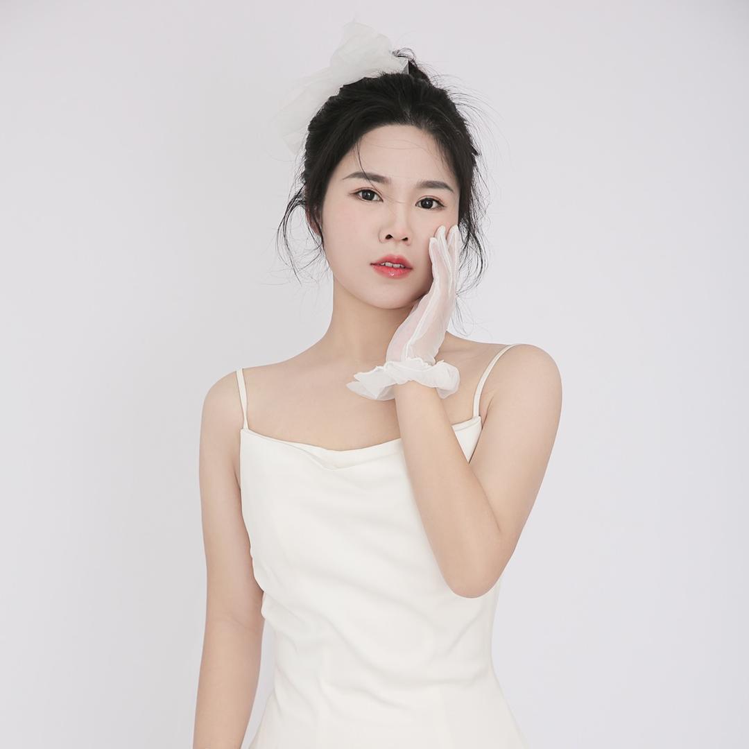 在阜南教舞蹈的愿子老师