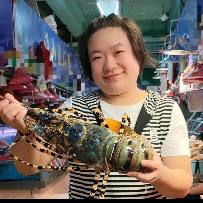 海鲜老板娘-来驾
