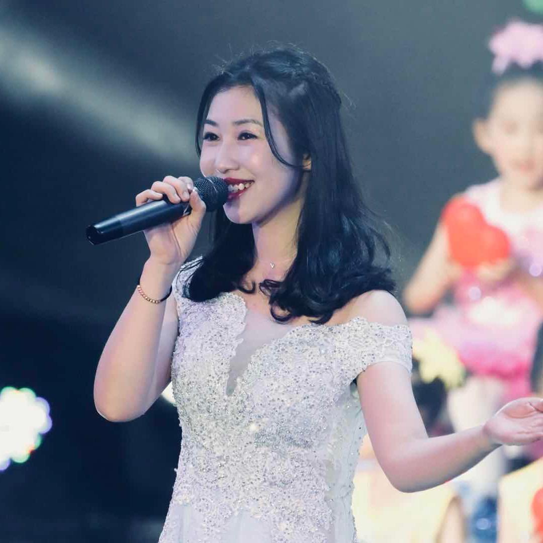 爱唱歌的欧阳老师