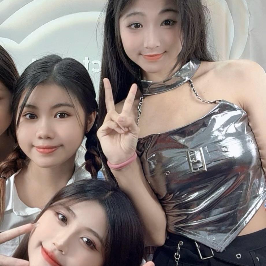 边城女孩