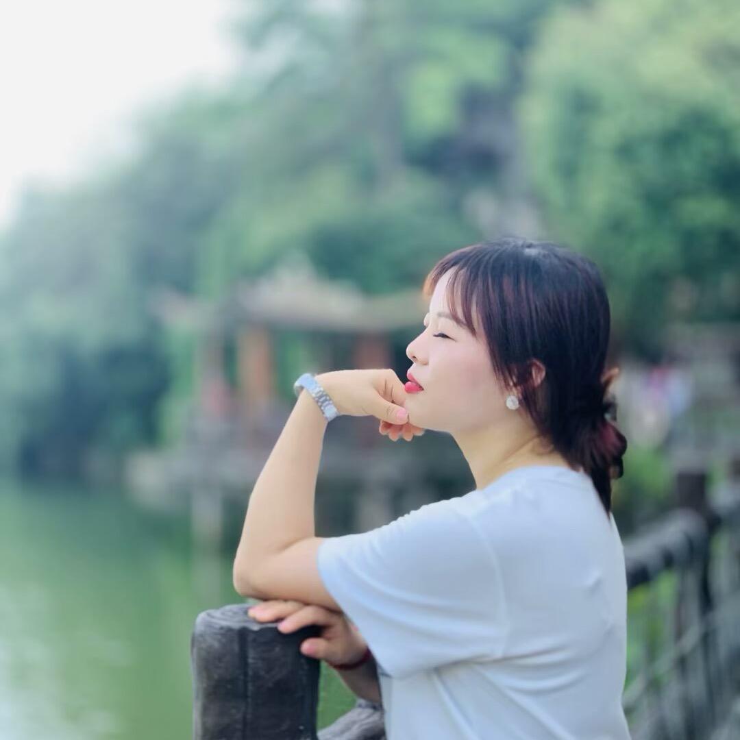 粘人小白兔  🐇