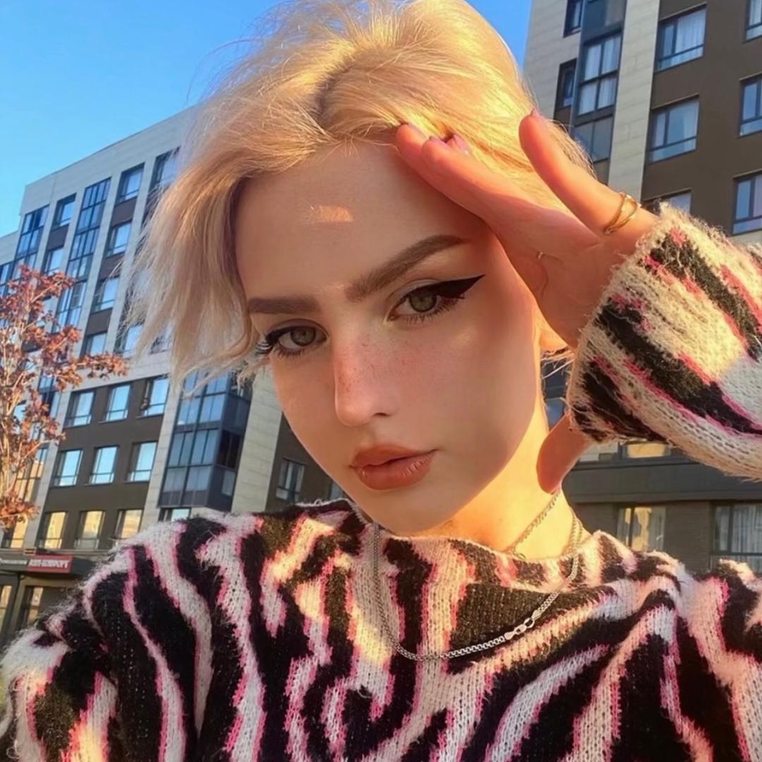 ...C 🦋