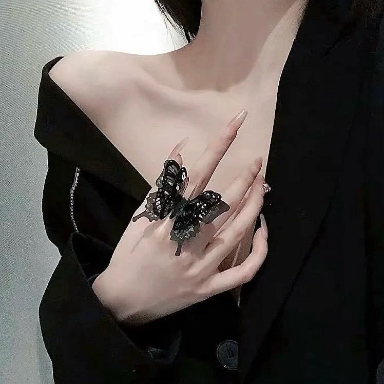 Zhanᴗg·ᰔᩚ小姐