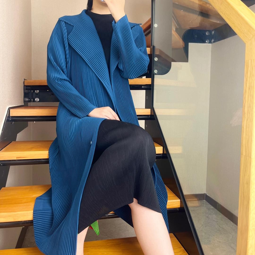 芳姐褶衣服饰