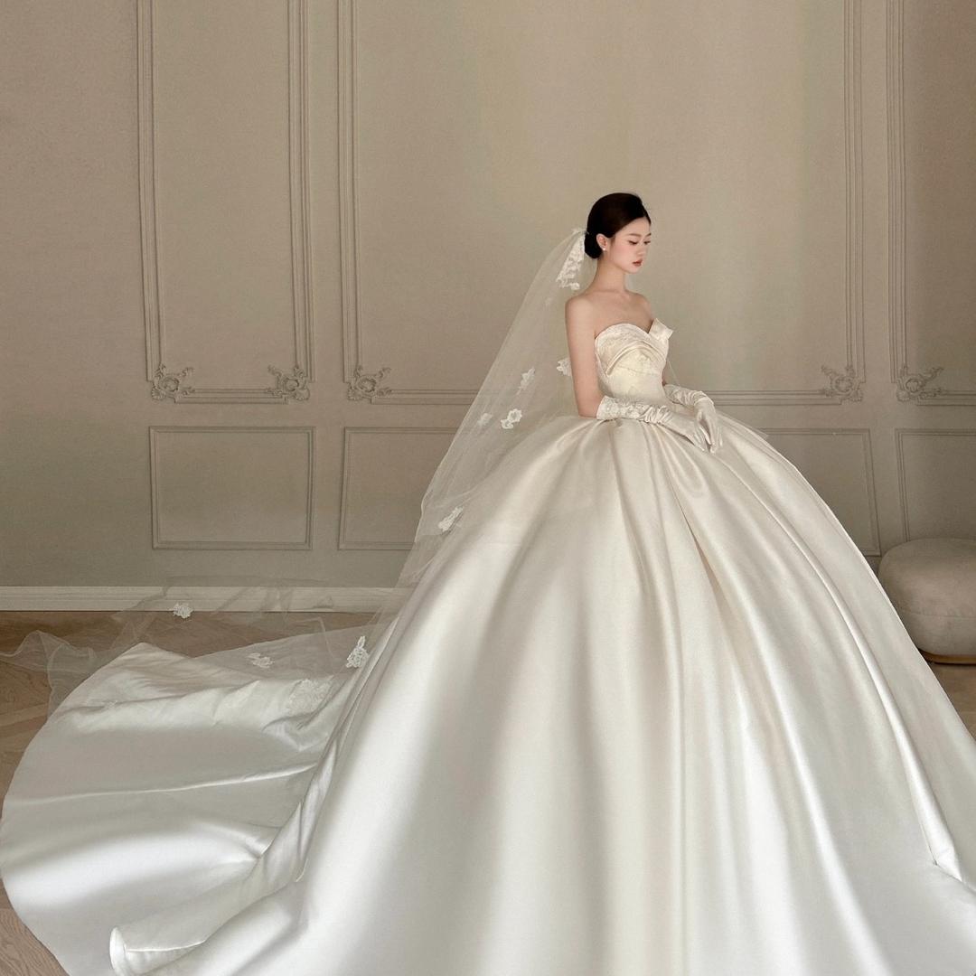 一纱婚纱礼服官方号