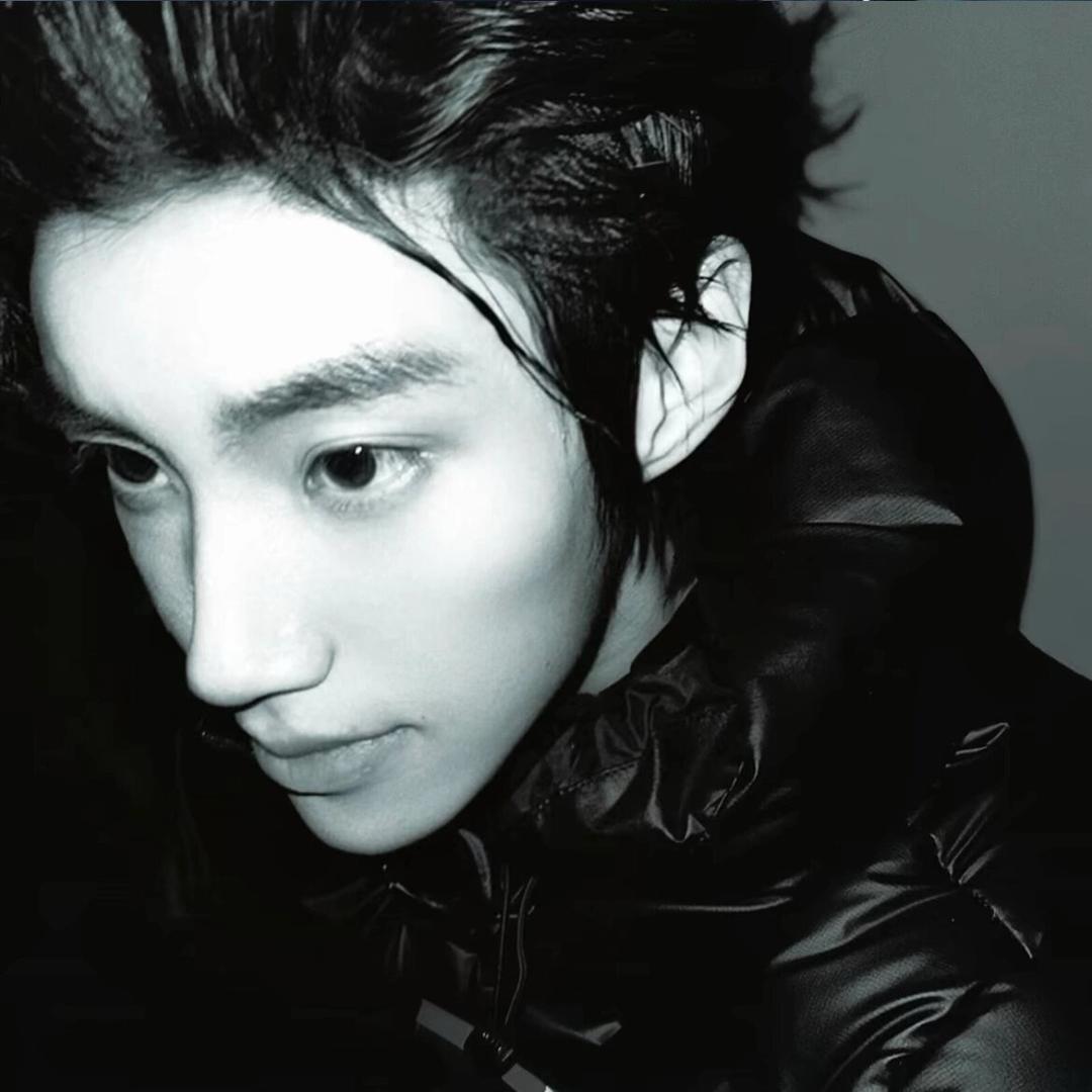 忧郁的热卤鸭头